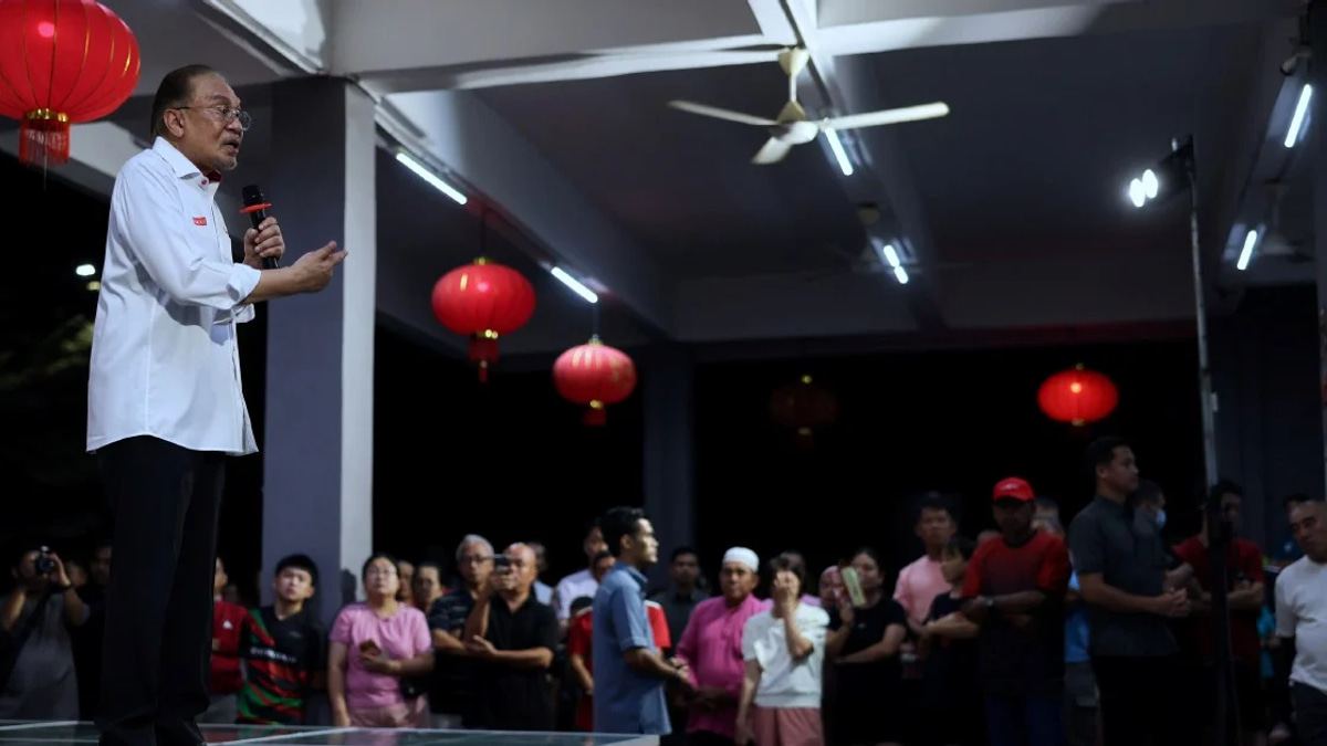 Anwar to press Beijing on durian trade during China visit