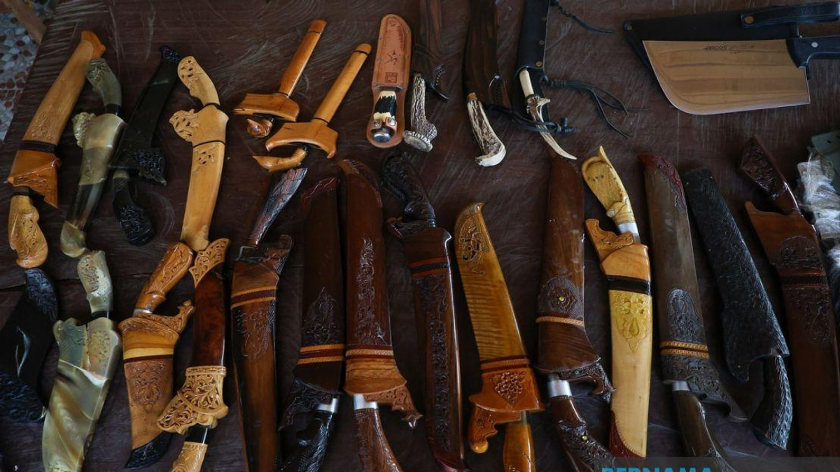 Keeper of Steel: How One Collector Preserves Kelantan's Fading Blacksmithing Legacy