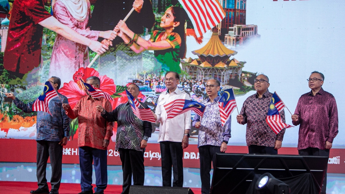 Anwar Ibrahim calls on Malaysian youth to remember the sacrifices of independence struggle