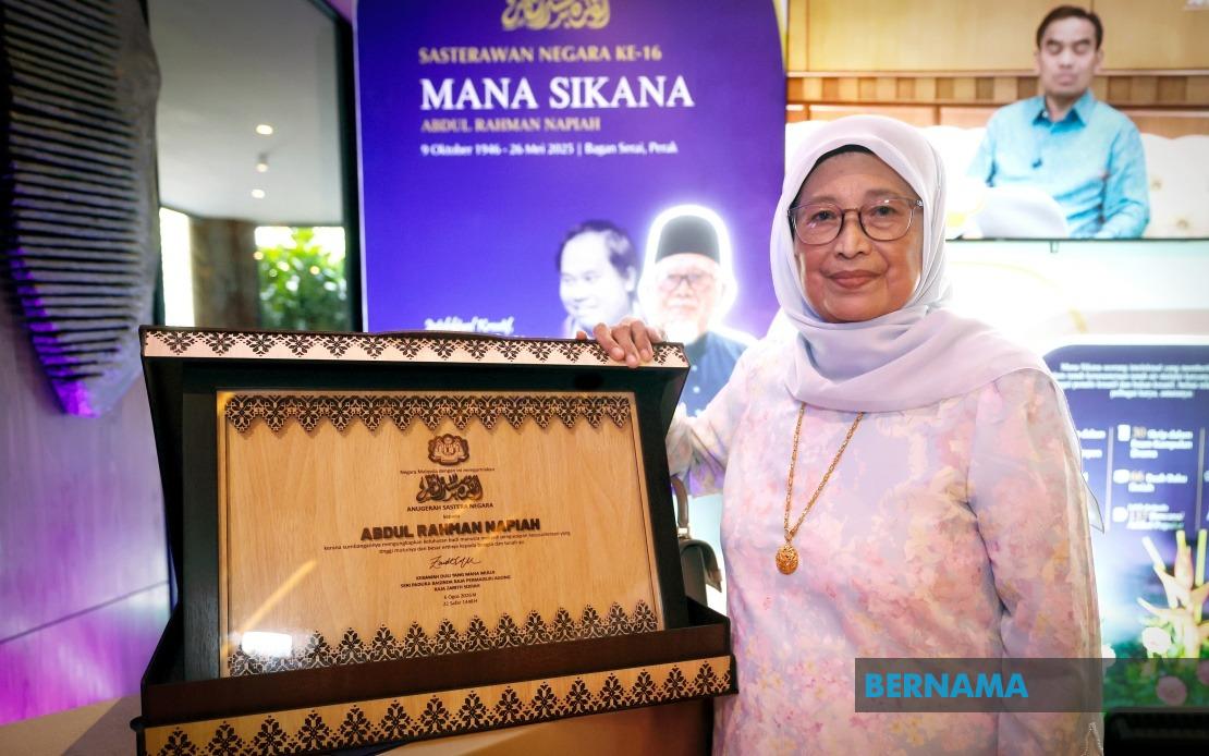 Late Literary Icon Mana Sikana Honoured as Malaysia's 16th National Laureate