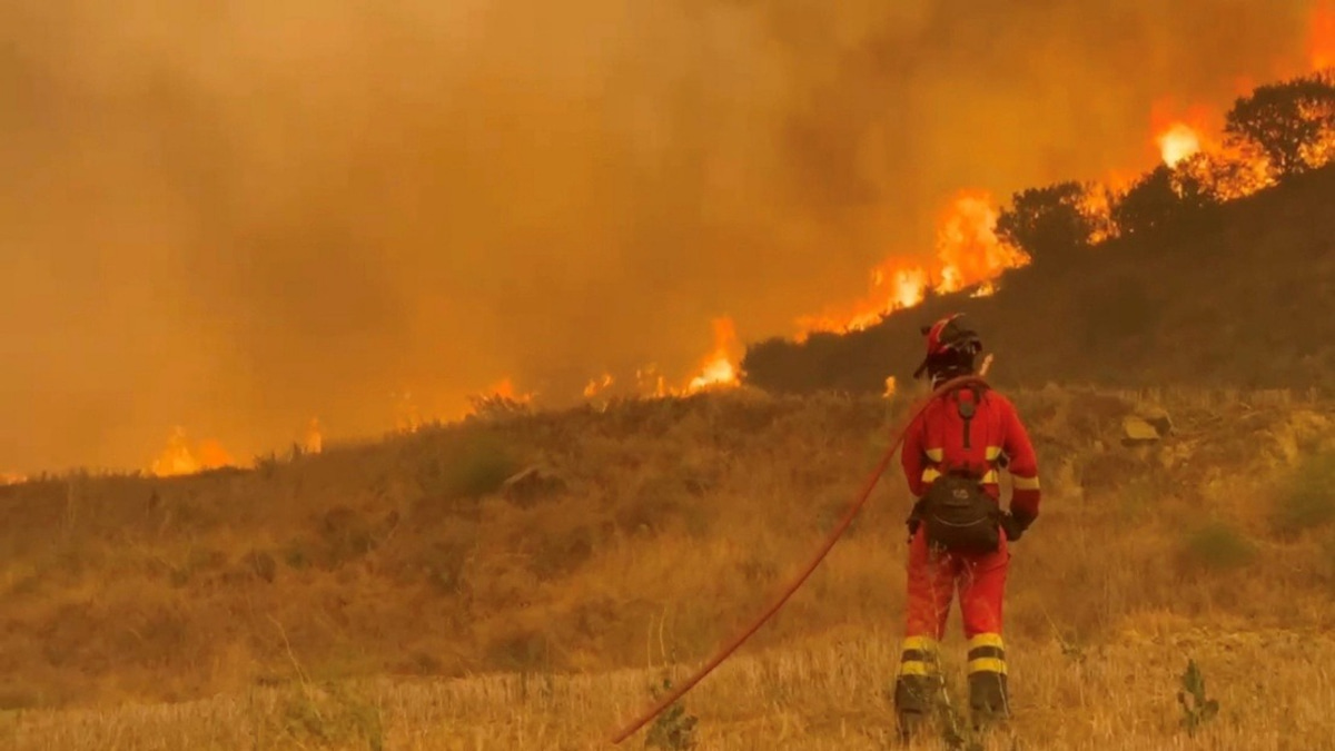 Spain's Largest Wildfire This Year Scorches 12,000 Hectares, Displaces Over 1,100