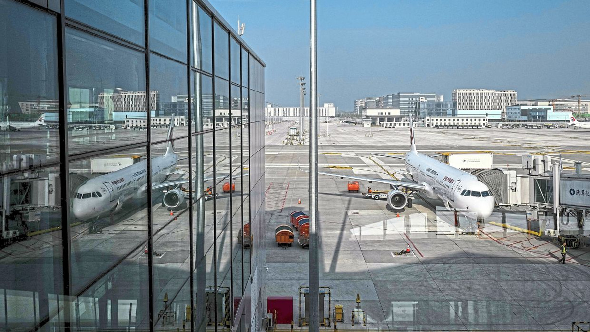 China's Big Three Airlines Sink Deeper Into Red as Fuel Costs and Summer Disruptions Compound Woes