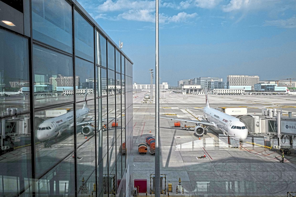 China's Big Three Airlines Sink Deeper Into Red as Fuel Costs and Summer Disruptions Compound Woes