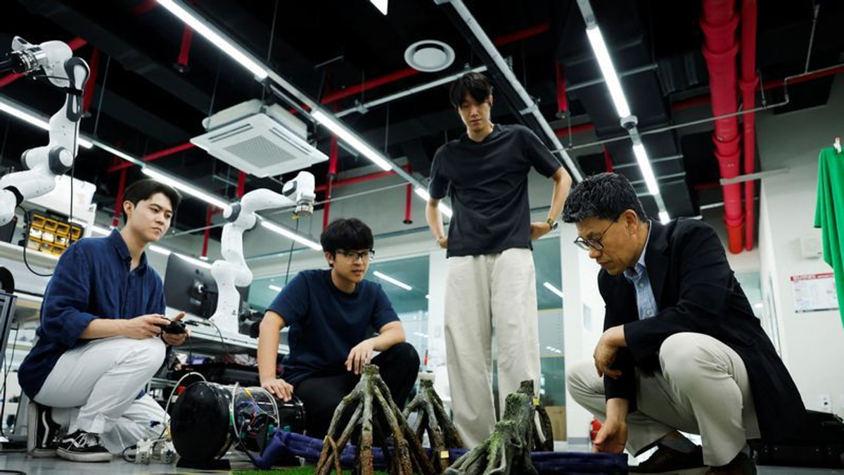 South Korean and US researchers develop robotic clothing that dresses itself without human hands