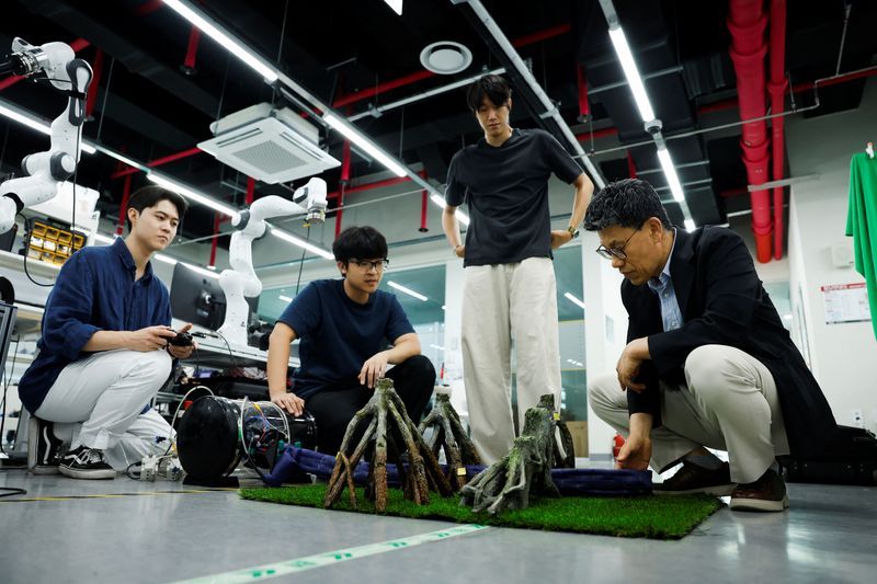 South Korean and US researchers develop robotic clothing that dresses itself without human hands