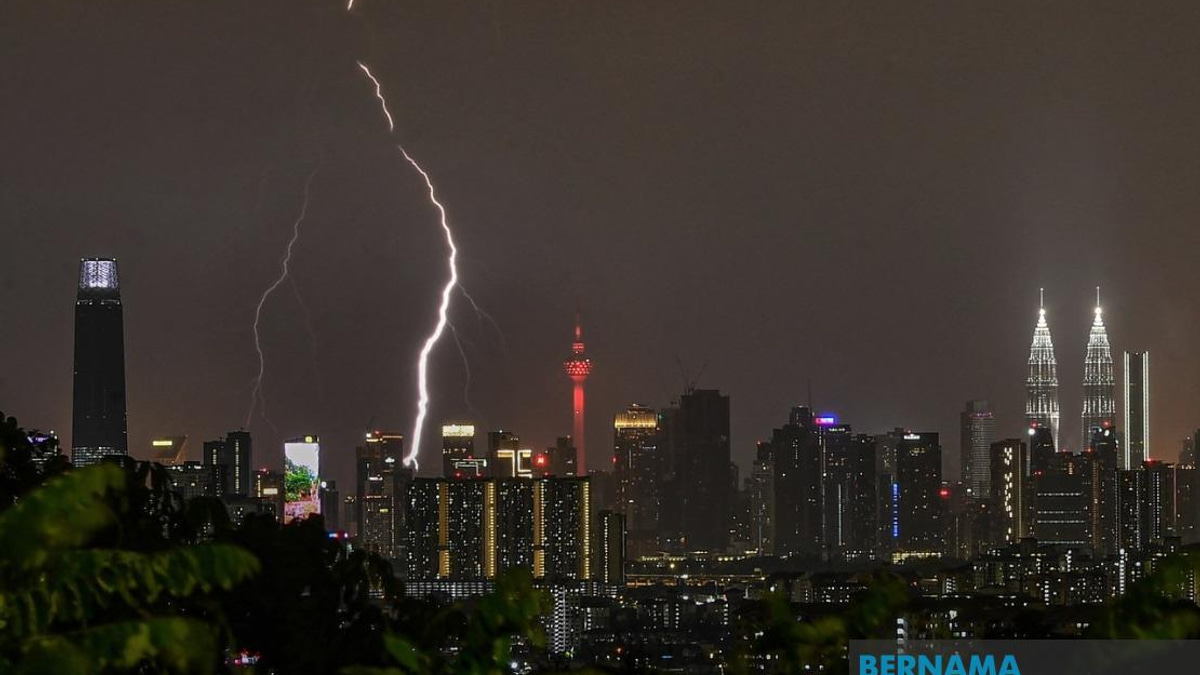 Severe Weather Alert Issued for Kuala Lumpur and Eight States as Thunderstorms Sweep Region