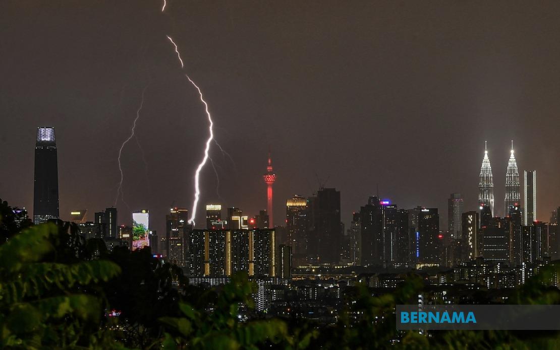 Severe Weather Alert Issued for Kuala Lumpur and Eight States as Thunderstorms Sweep Region