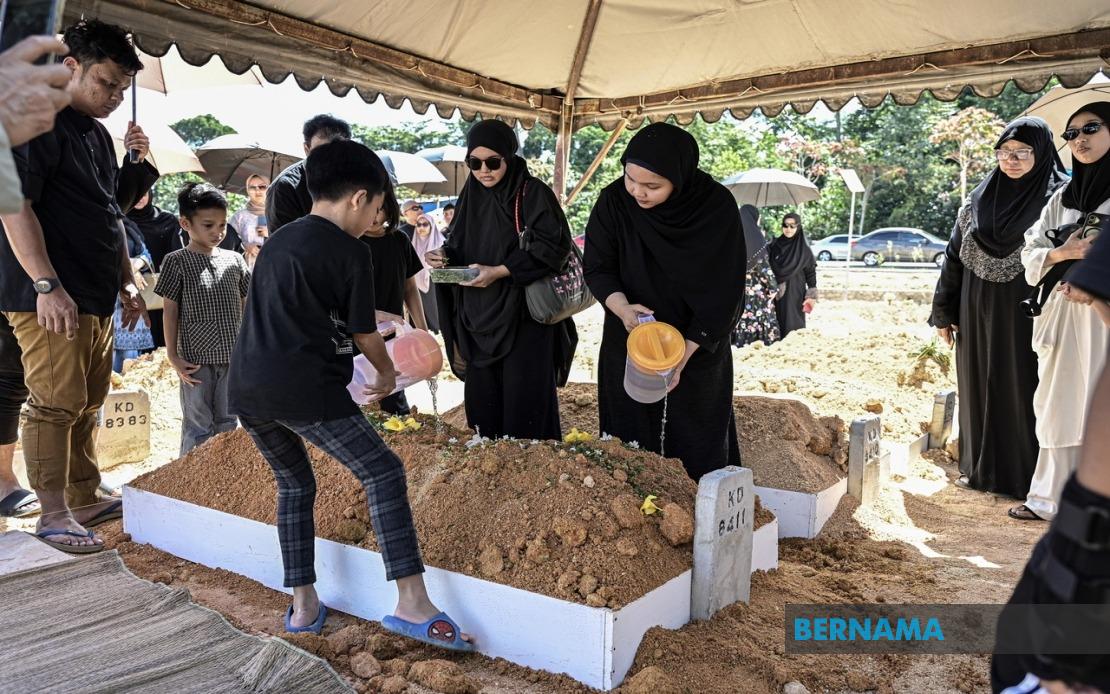 Former Chief Justice Tun Mohamed Eusoff Chin Laid To Rest In Kota Damansara
