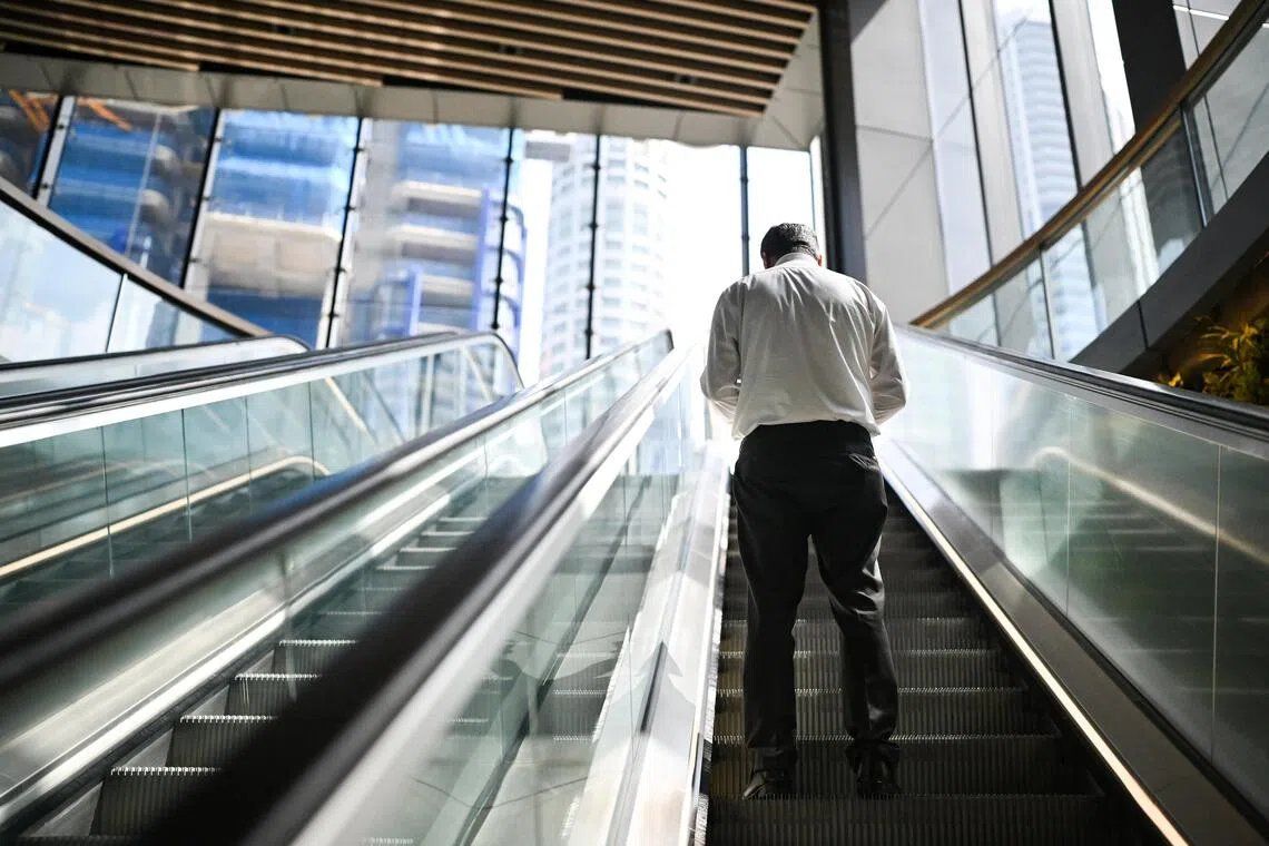South Korea's Great Escalator Divide: A Nation Split on How to Ride