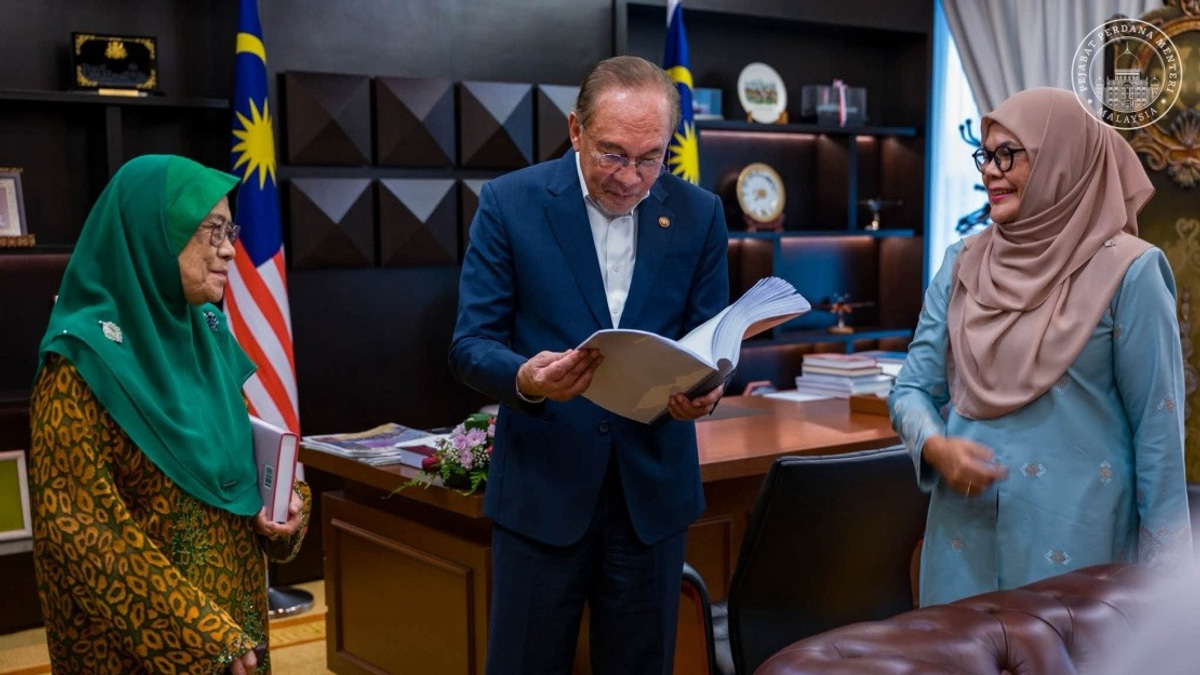 Anwar's Ideas to Be Preserved in Scholarly Book for Future Generations