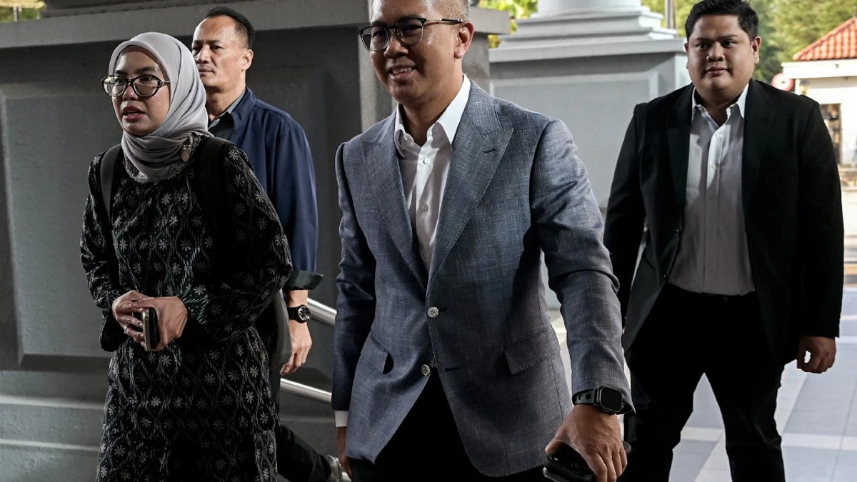 Tengku Zafrul Defends Muhyiddin's Role in Jana Wibawa Project Awards