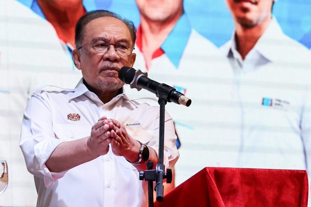 Prime Minister Anwar Condemns 'Sakau' at Tabung Haji as RM12 Billion Vanishes