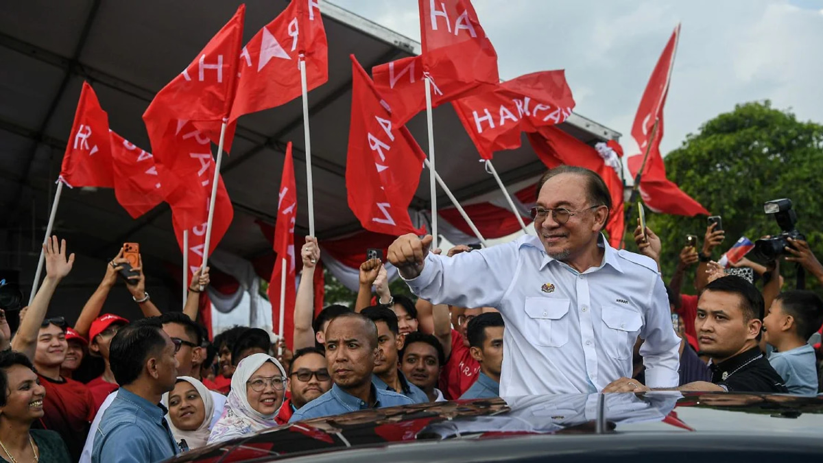 Anwar Urges Political Rivals to Respect Democratic Choices Rather Than Target DAP