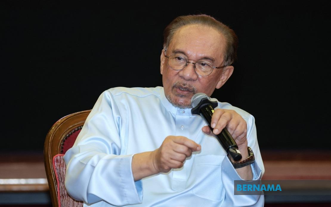 Anwar Seeks Prabowo's Help Over Felda's RM2.5 Billion Indonesian Investment Crisis