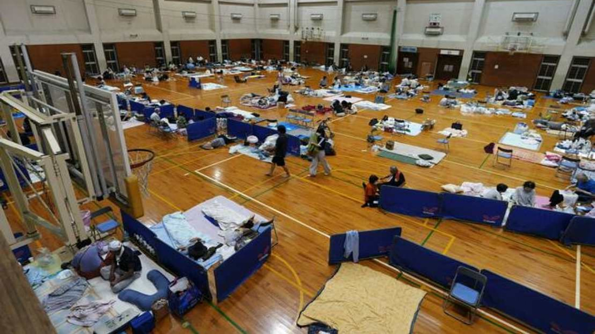 Japan's Kumamoto Prefecture Struggles With Lingering Crisis as 8,000 Remain Displaced a Week After Earthquake