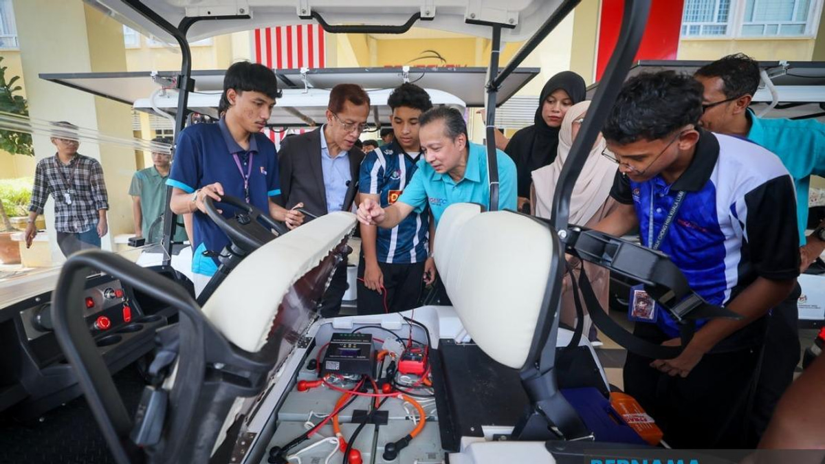 Kelantan's First Solar-powered Buggy Cars Roll Out From Polytechnic Workshop