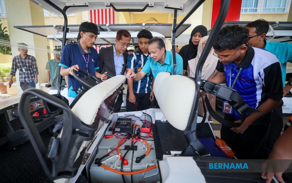 Kelantan's First Solar-powered Buggy Cars Roll Out From Polytechnic Workshop