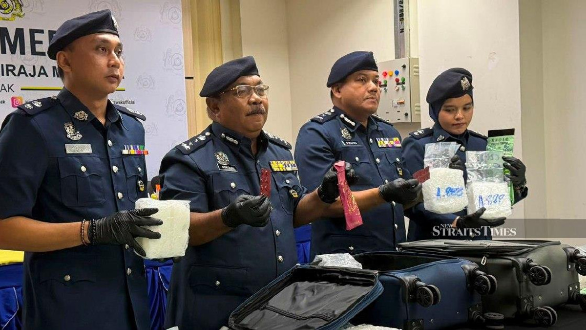 Sarawak Customs Intercepts RM1.32 Million Drug Shipment at Kuching Airport, Arrests Two