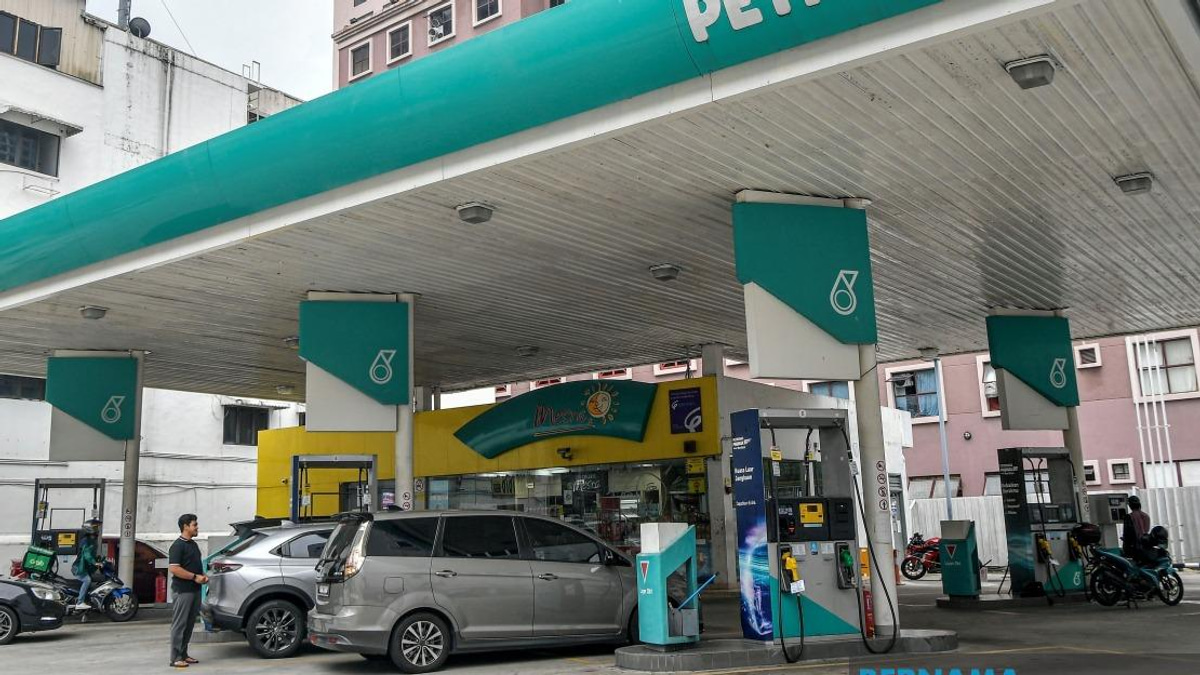 Fuel Prices Surge 20 Sen Per Litre Amid Global Oil Tensions