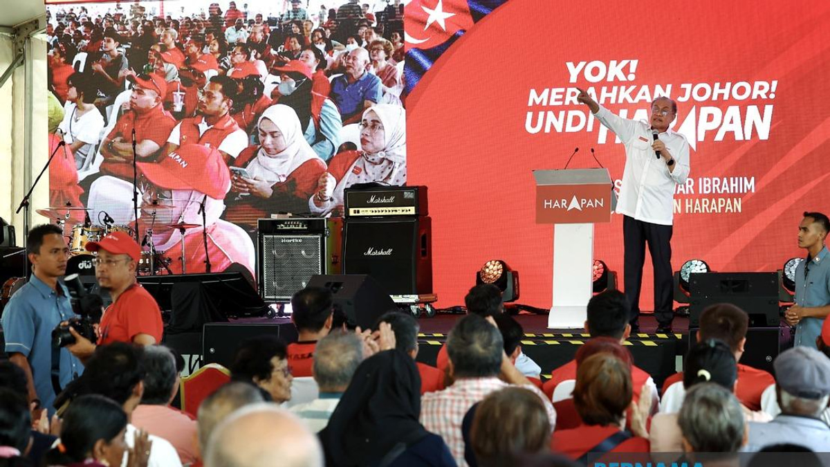 Anwar Urges Johor Campaigners to Drop Najib Release as Campaign Issue