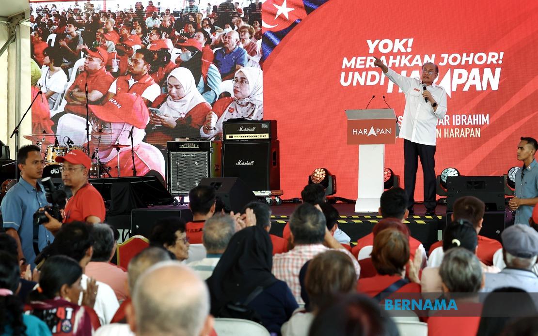 Anwar Urges Johor Campaigners to Drop Najib Release as Campaign Issue