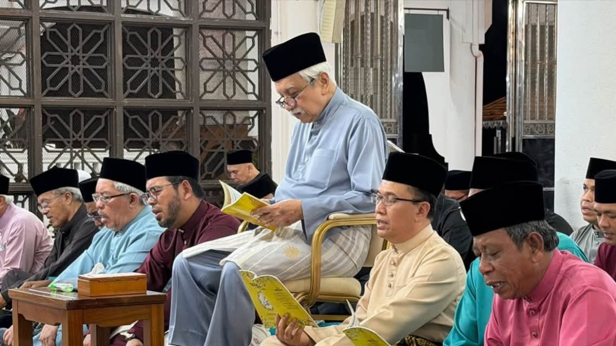 Tuanku Muhriz Leads Spiritual Gathering at Kuala Pilah Bermunajat Programme