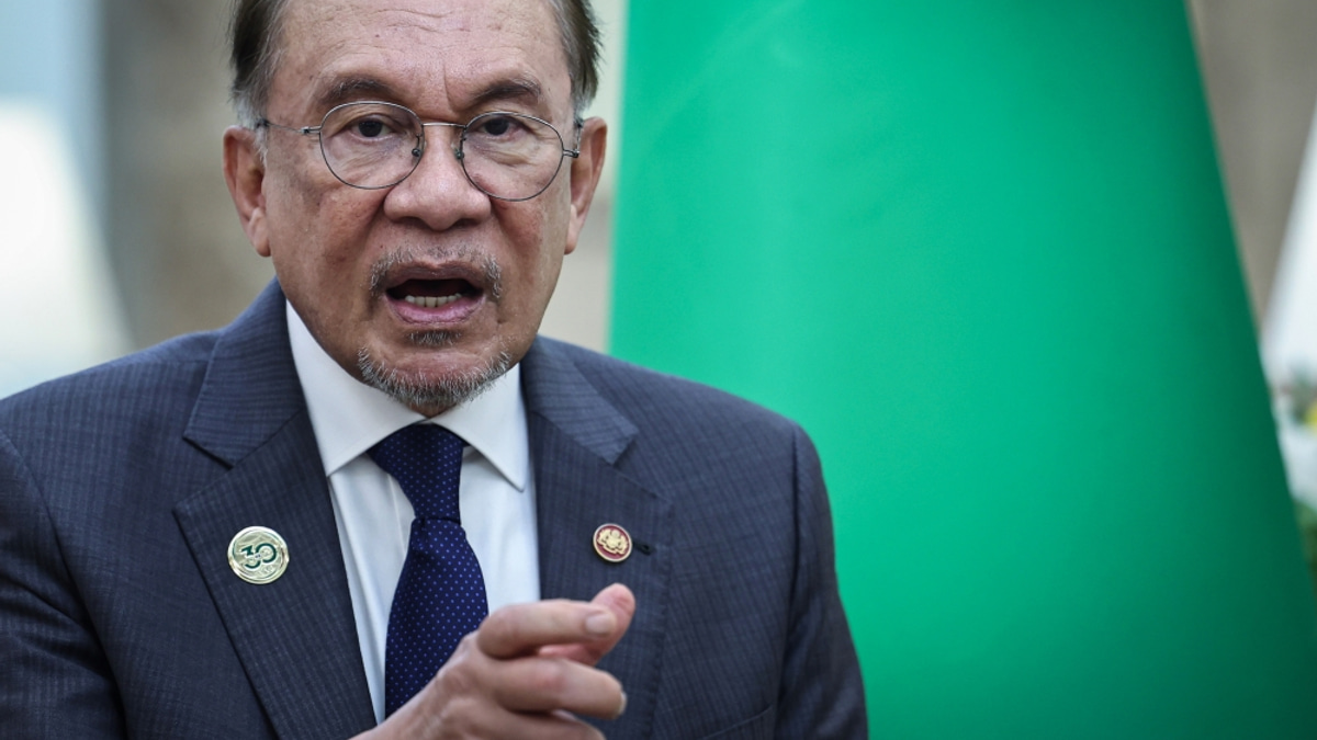 Anwar Pays Tribute to Renowned Islamic Scholar John L. Esposito