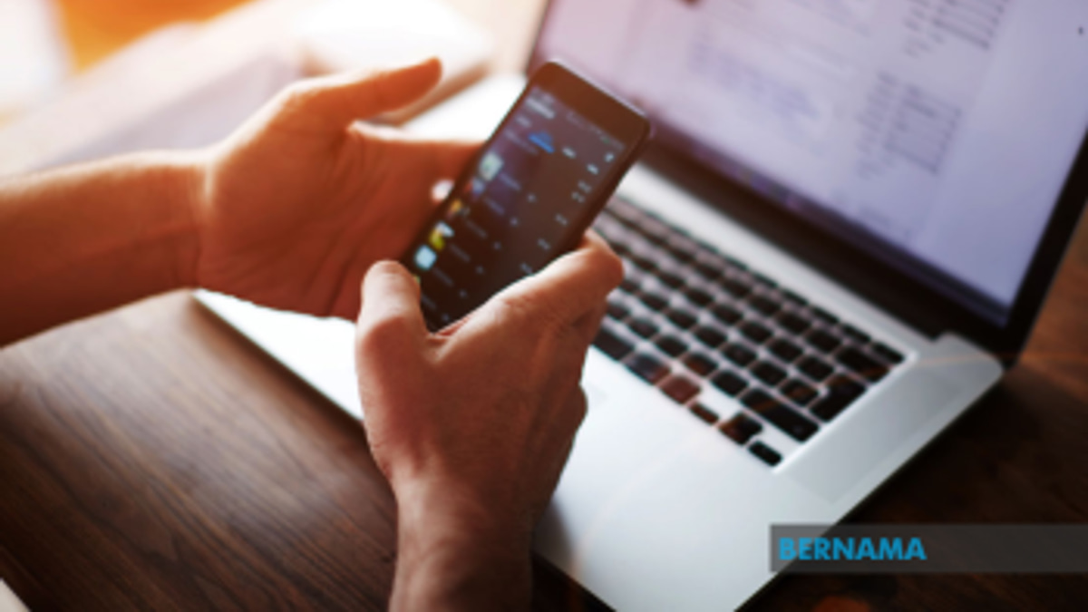 Malaysia's Digital Paradox: 98% Are Heavy Users But Fear Fraud and Data Theft
