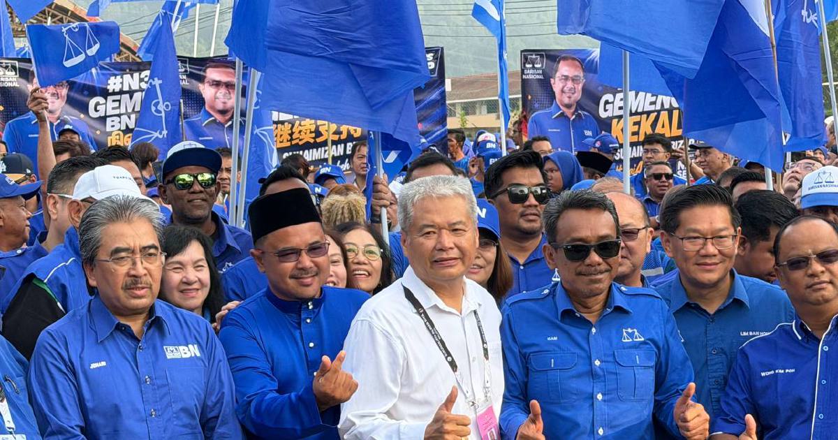 Senior Umno Leaders Lend Support to BN Slate at Tampin Nomination Centre