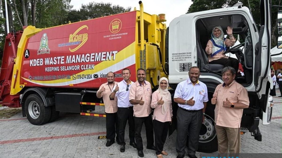 KDEBWM Deploys 33 New Waste Trucks to Enhance Hulu Selangor Services